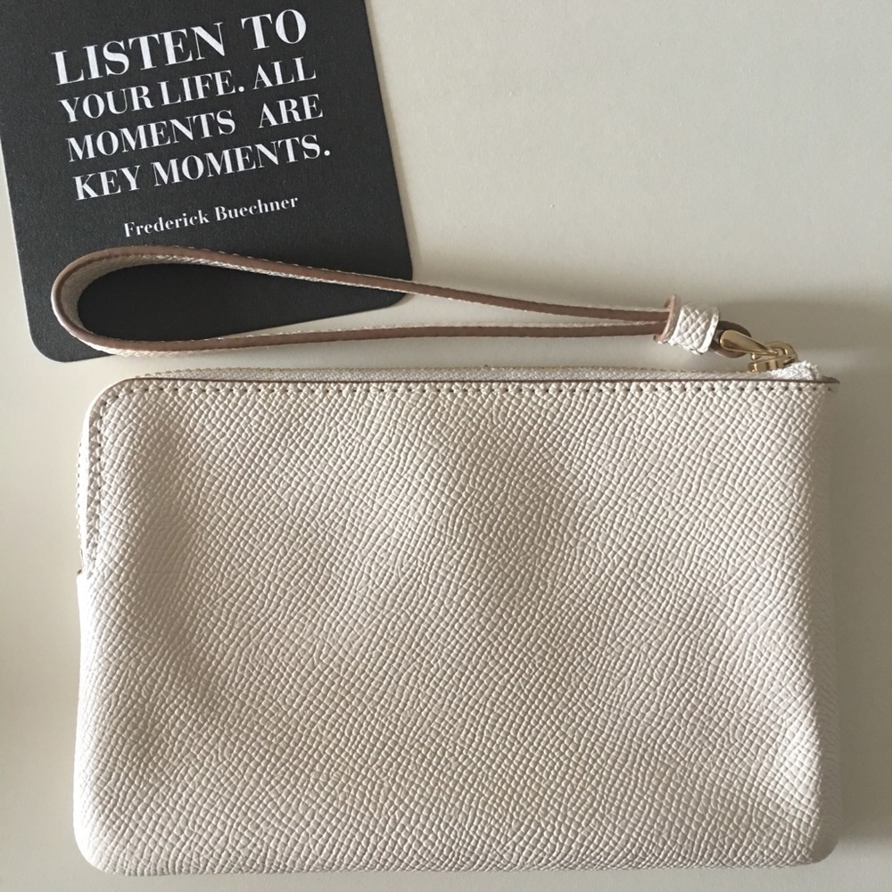 🆕 COACH Chalk-colored perforated wristlet ☁️ - Picture 2 of 3